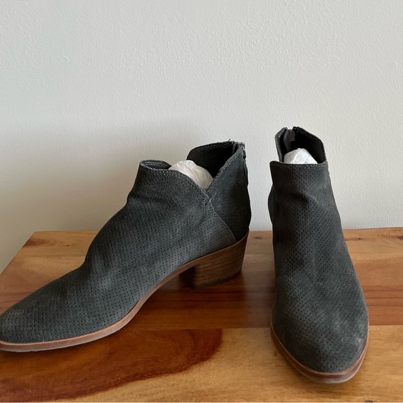 Dolce Vita Karsen Bootie - Size 8 - Picture 11 of 14